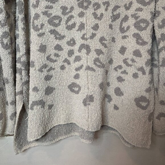 Knox Rose Oatmeal Gray Leopard Print Knit pullover. Vneck. Size Large. EUC. - Picture 2 of 5